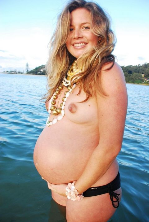 Беременные тёти безумно чувственны, поэтому желают сфотографировать всем свои изменившиеся тела
